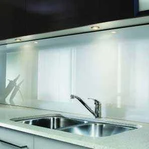 Lustrolite Toughened Glass Hob Splashback - Arctic White 1 Lustrolite Toughened Glass Hob Splashback - Arctic White